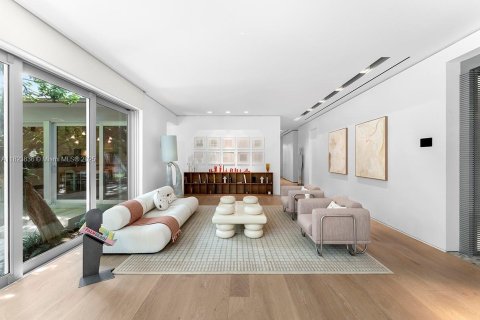 House in Miami Beach, Florida 4 bedrooms, 525.46 sq.m. № 1790878 - photo 19