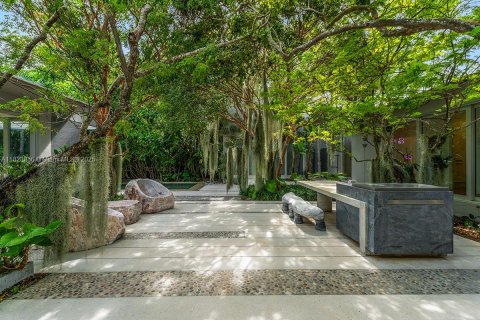 House in Miami Beach, Florida 4 bedrooms, 525.46 sq.m. № 1790878 - photo 30