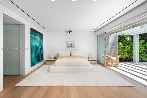 House in Miami Beach, Florida 4 bedrooms, 525.46 sq.m. № 1790878 - photo 12