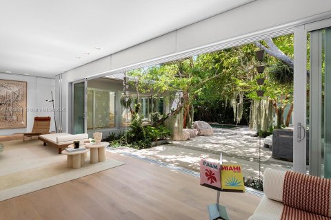 House in Miami Beach, Florida 4 bedrooms, 525.46 sq.m. № 1790878 - photo 4
