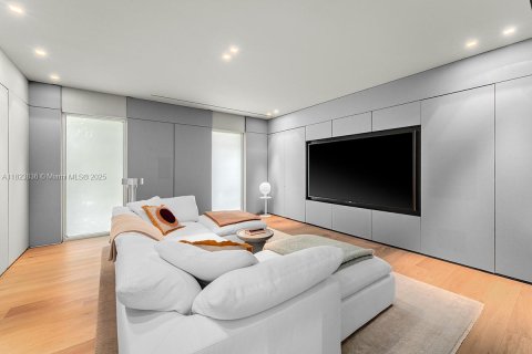 House in Miami Beach, Florida 4 bedrooms, 525.46 sq.m. № 1790878 - photo 24