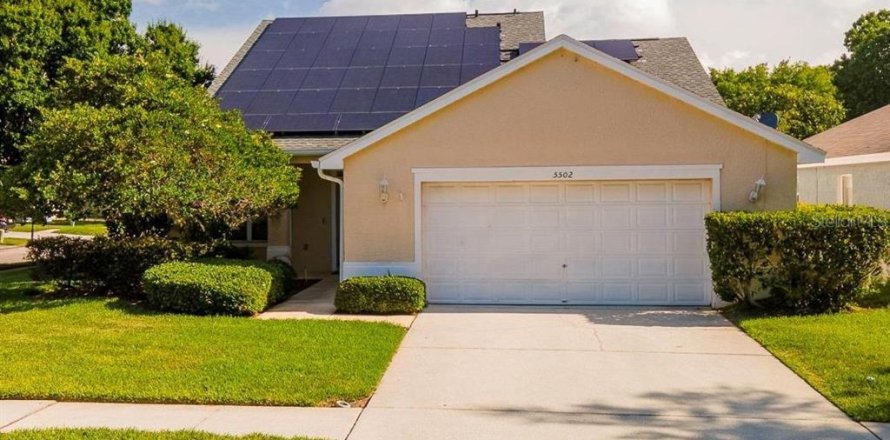 House in Tampa, Florida 4 bedrooms, 192.03 sq.m. № 2403576