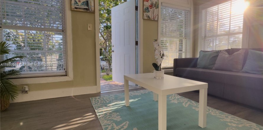 Villa ou maison à Miami, Floride 2 chambres, 441.66 m2 № 1889124