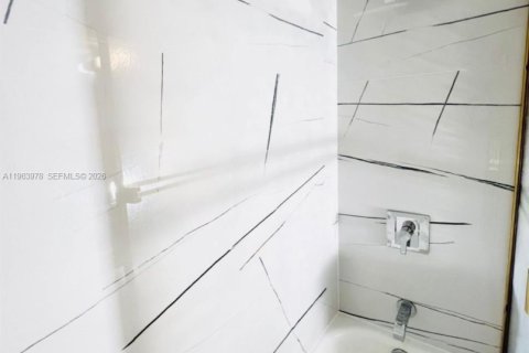 Купить кондоминиум в Халландейл-Бич, Флорида 1 спальня, 71.53м2, № 2025394 - фото 6