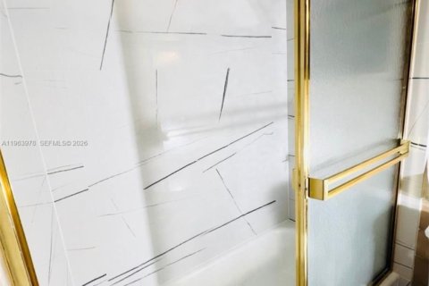 Купить кондоминиум в Халландейл-Бич, Флорида 1 спальня, 71.53м2, № 2025394 - фото 5