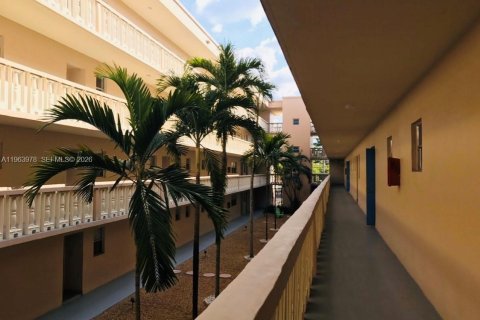 Купить кондоминиум в Халландейл-Бич, Флорида 1 спальня, 71.53м2, № 2025394 - фото 8