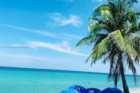Кондоминиум с 1 спальней в Халландейл-Бич, Флорида № 2025394