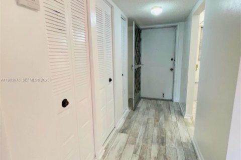 Купить кондоминиум в Халландейл-Бич, Флорида 1 спальня, 71.53м2, № 2025394 - фото 3