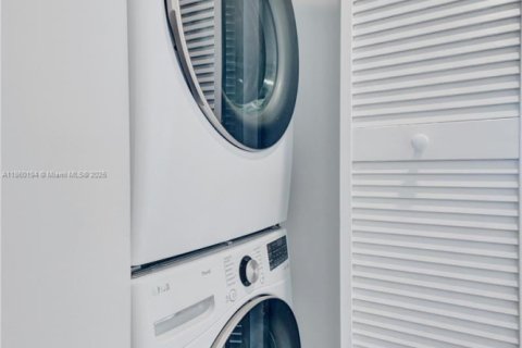 Copropriété à louer à Miami, Floride: 2 chambres, 90.3 m2 № 1960758 - photo 26