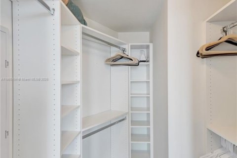 Copropriété à louer à Miami, Floride: 2 chambres, 90.3 m2 № 1960758 - photo 17