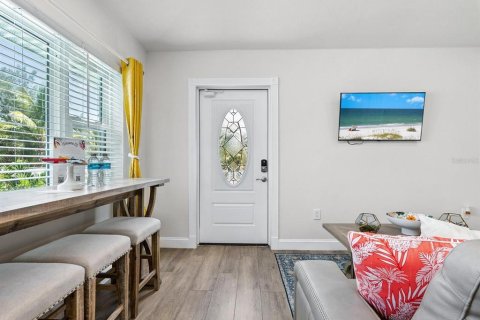 Commercial property in Sarasota, Florida 8 bedrooms, 602.94 sq.m. № 1821307 - photo 15
