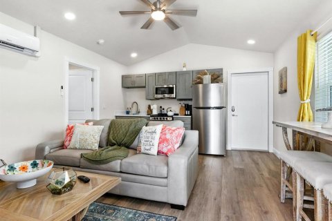 Commercial property in Sarasota, Florida 8 bedrooms, 602.94 sq.m. № 1821307 - photo 12