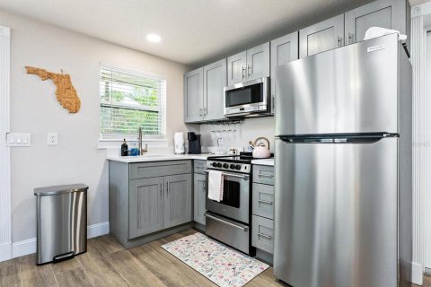Commercial property in Sarasota, Florida 8 bedrooms, 602.94 sq.m. № 1821307 - photo 7