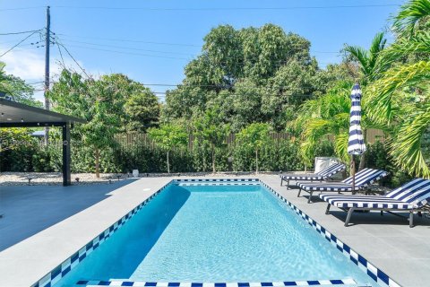 Casa en Miami, Florida 3 dormitorios, 155.8 m2 № 2056485