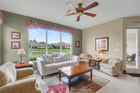 House in North Port, Florida 2 bedrooms, 134.52 sq.m. № 2203980 - photo 10