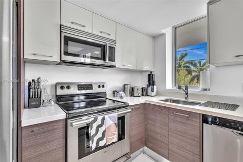 Copropriété à louer à Bay Harbor Islands, Floride: 2 chambres, 106.84 m2 № 2184555 - photo 18