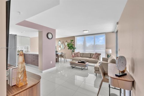 Copropriété à louer à Bay Harbor Islands, Floride: 2 chambres, 106.84 m2 № 2184555 - photo 4