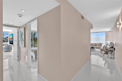 Copropriété à louer à Bay Harbor Islands, Floride: 2 chambres, 106.84 m2 № 2184555 - photo 3