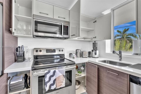Copropriété à louer à Bay Harbor Islands, Floride: 2 chambres, 106.84 m2 № 2184555 - photo 19