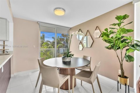Copropriété à louer à Bay Harbor Islands, Floride: 2 chambres, 106.84 m2 № 2184555 - photo 10