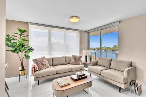 Copropriété à louer à Bay Harbor Islands, Floride: 2 chambres, 106.84 m2 № 2184555 - photo 6