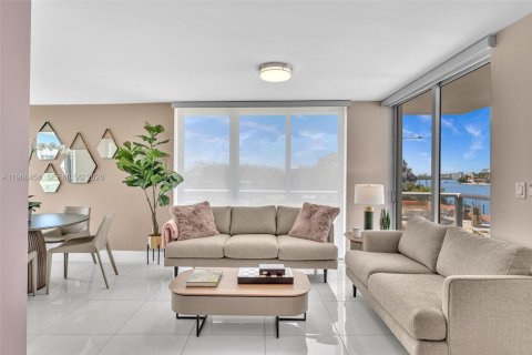 Condo à Bay Harbor Islands, Floride, 2 chambres  № 2184555