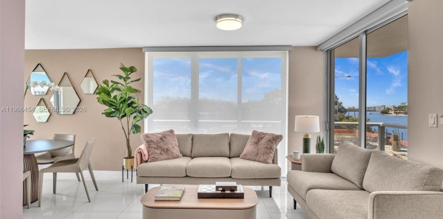 Condo à Bay Harbor Islands, Floride, 2 chambres  № 2184555