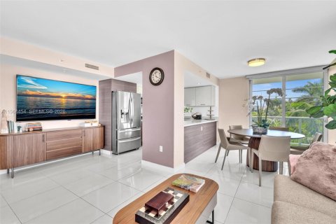 Copropriété à louer à Bay Harbor Islands, Floride: 2 chambres, 106.84 m2 № 2184555 - photo 12