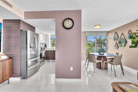 Copropriété à louer à Bay Harbor Islands, Floride: 2 chambres, 106.84 m2 № 2184555 - photo 14