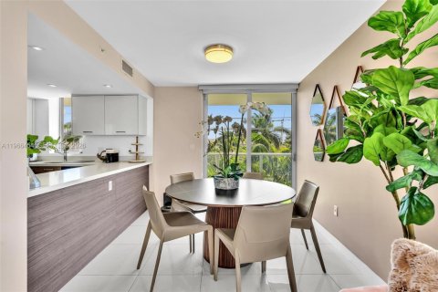 Copropriété à louer à Bay Harbor Islands, Floride: 2 chambres, 106.84 m2 № 2184555 - photo 11