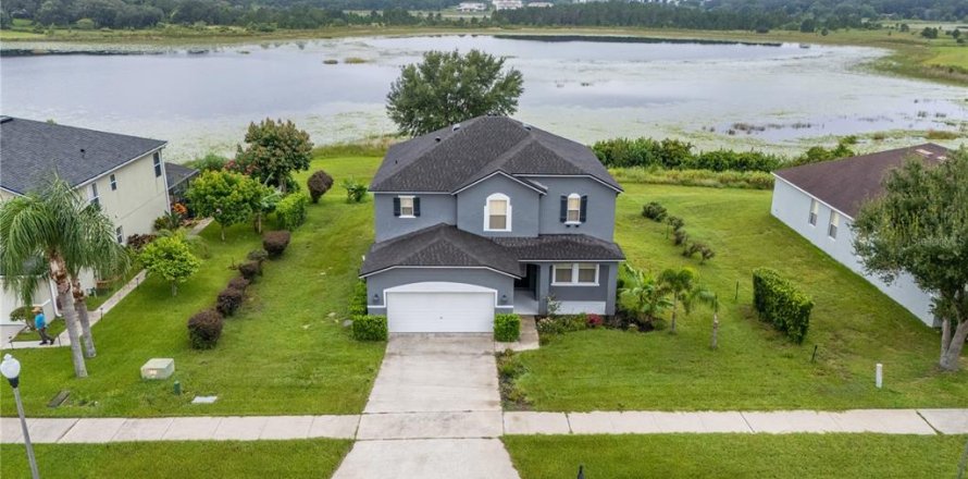 House in Clermont, Florida 3 bedrooms, 220.64 sq.m. № 1835158