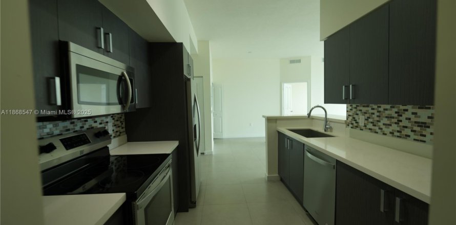 Apartment in Miami, Florida 2 bedrooms, 110.83 sq.m. № 1897695