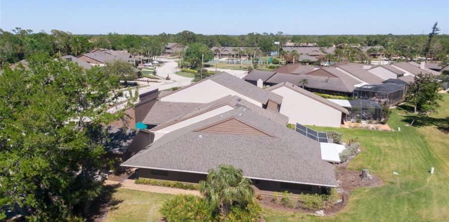 House in Sarasota, Florida 2 bedrooms, 155.33 sq.m. № 1718737