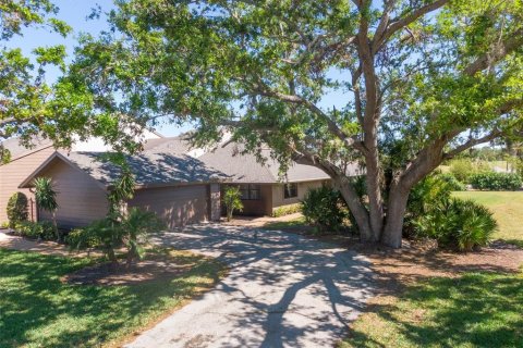 House in Sarasota, Florida 2 bedrooms, 155.33 sq.m. № 1718737 - photo 3