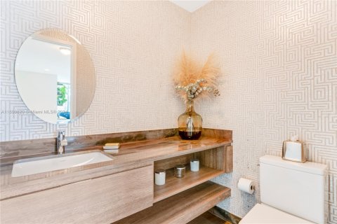 Condo in Key Biscayne, Florida, 3 bedrooms  № 1741600 - photo 24
