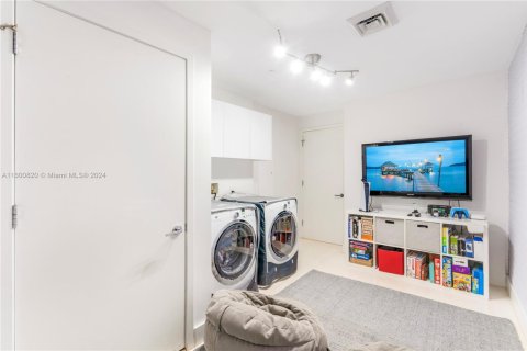 Condo in Key Biscayne, Florida, 3 bedrooms  № 1741600 - photo 27