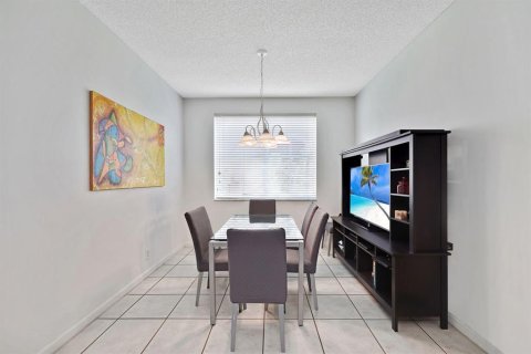Villa ou maison à louer à Weston, Floride: 4 chambres, 209.59 m2 № 2415638 - photo 11