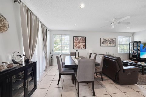 Villa ou maison à louer à Weston, Floride: 4 chambres, 209.59 m2 № 2415638 - photo 13