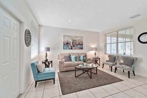 Villa ou maison à louer à Weston, Floride: 4 chambres, 209.59 m2 № 2415638 - photo 5