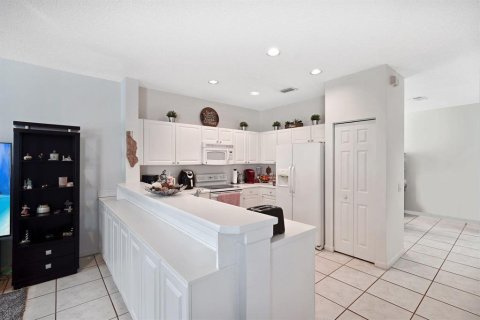 Villa ou maison à louer à Weston, Floride: 4 chambres, 209.59 m2 № 2415638 - photo 15