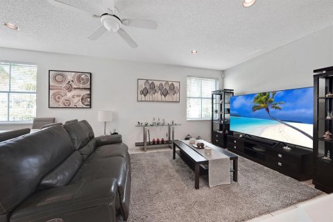 Villa ou maison à louer à Weston, Floride: 4 chambres, 209.59 m2 № 2415638 - photo 12