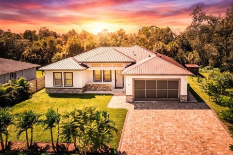 Casa en Port Charlotte, Florida 4 dormitorios, 180.14 m2 № 2372855