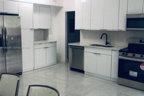 Condo in Bal Harbour, Florida, 2 bedrooms № 2081075 - photo 4