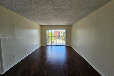 Condo in Lauderhill, Florida, 1 bedroom  № 1953833 - photo 2