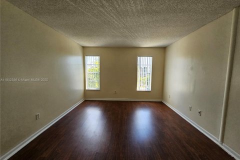 Condo in Lauderhill, Florida, 1 bedroom  № 1953833 - photo 6