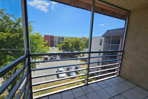 Condo in Lauderhill, Florida, 1 bedroom  № 1953833 - photo 4