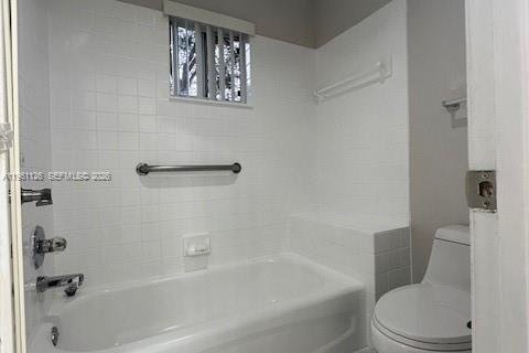 Снять в аренду виллу или дом в Уэстон, Флорида 3 спальни, 131.92м2, № 2021979 - фото 14