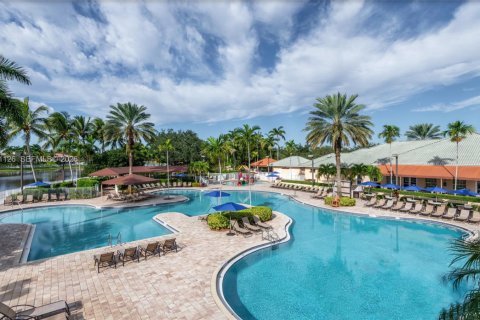 Снять в аренду виллу или дом в Уэстон, Флорида 3 спальни, 131.92м2, № 2021979 - фото 21