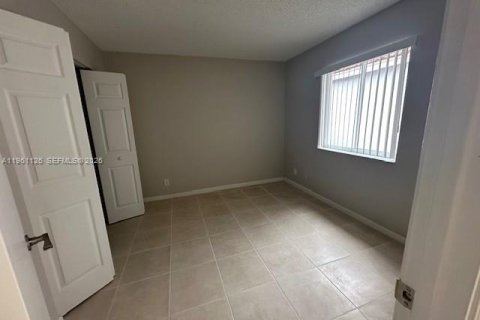 Снять в аренду виллу или дом в Уэстон, Флорида 3 спальни, 131.92м2, № 2021979 - фото 16