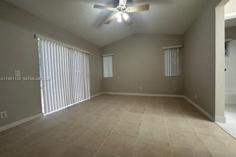 Снять в аренду виллу или дом в Уэстон, Флорида 3 спальни, 131.92м2, № 2021979 - фото 9